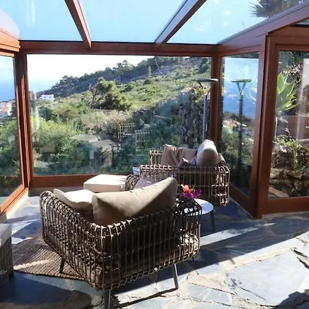 Apartamento In El Tanque With Garden, Cleaning Included *