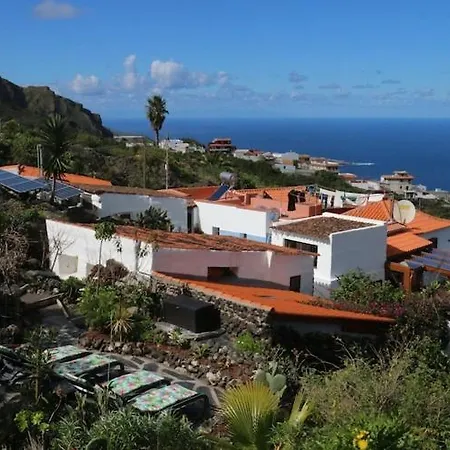 In El Tanque With Garden, Cleaning Included Apartamento