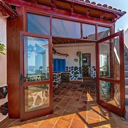 In El Tanque With Garden, Cleaning Included Apartamento Las Cruces (Canary)