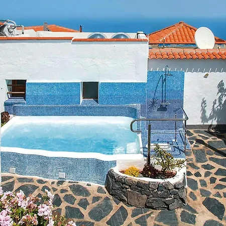 Apartamento In El Tanque With Garden, Cleaning Included *