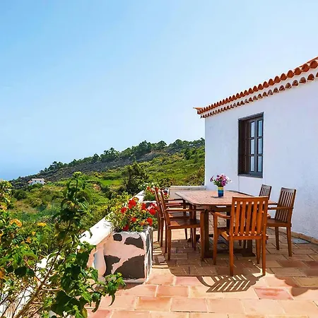 Apartamento In El Tanque With Garden, Cleaning Included