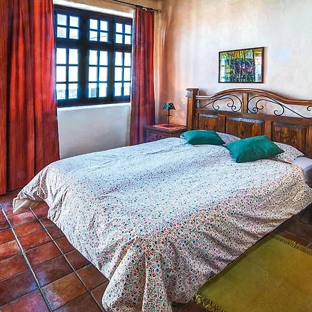 In El Tanque With Garden, Cleaning Included Apartamento *